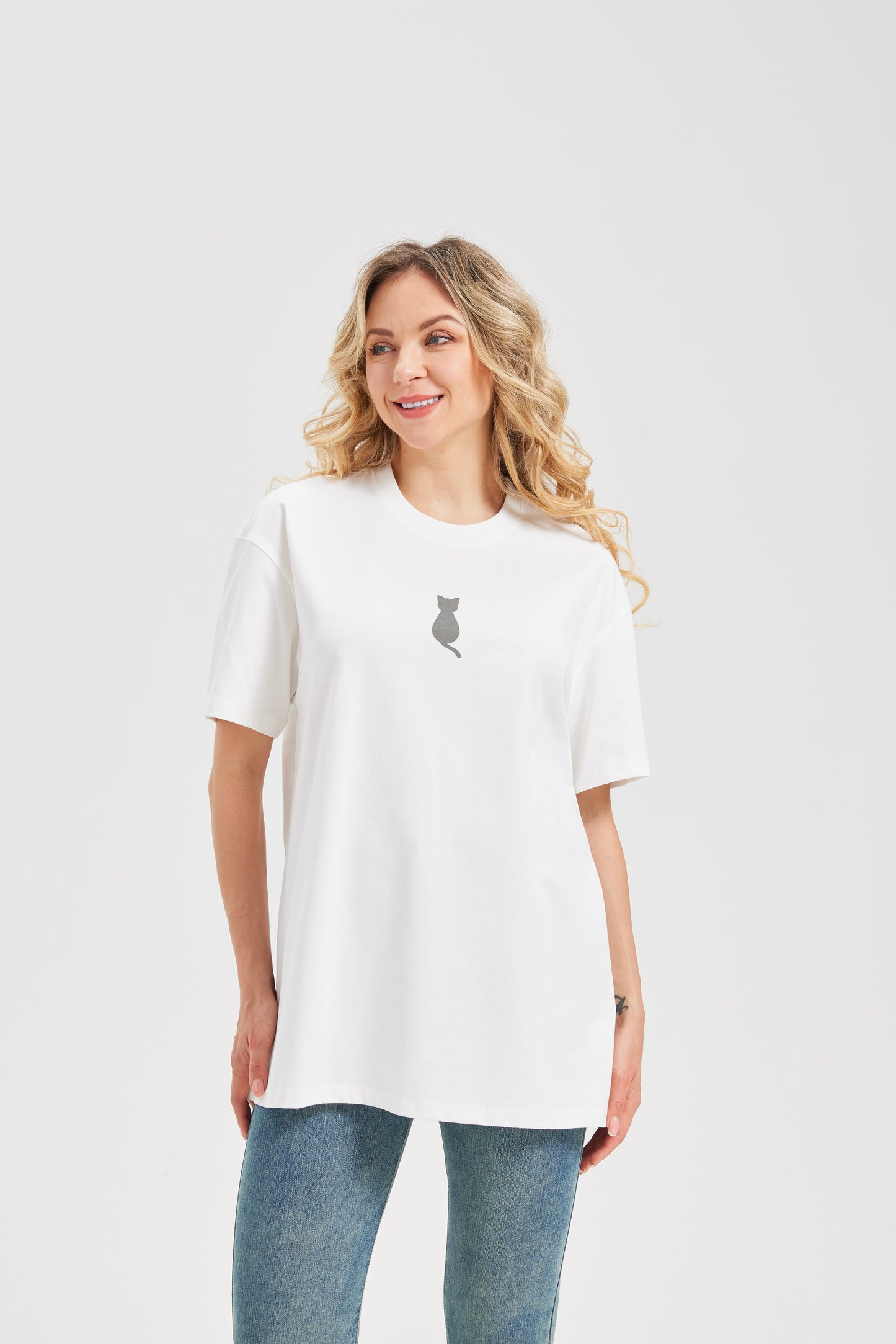 Mitty Women “Little Cat” Graphic Tee