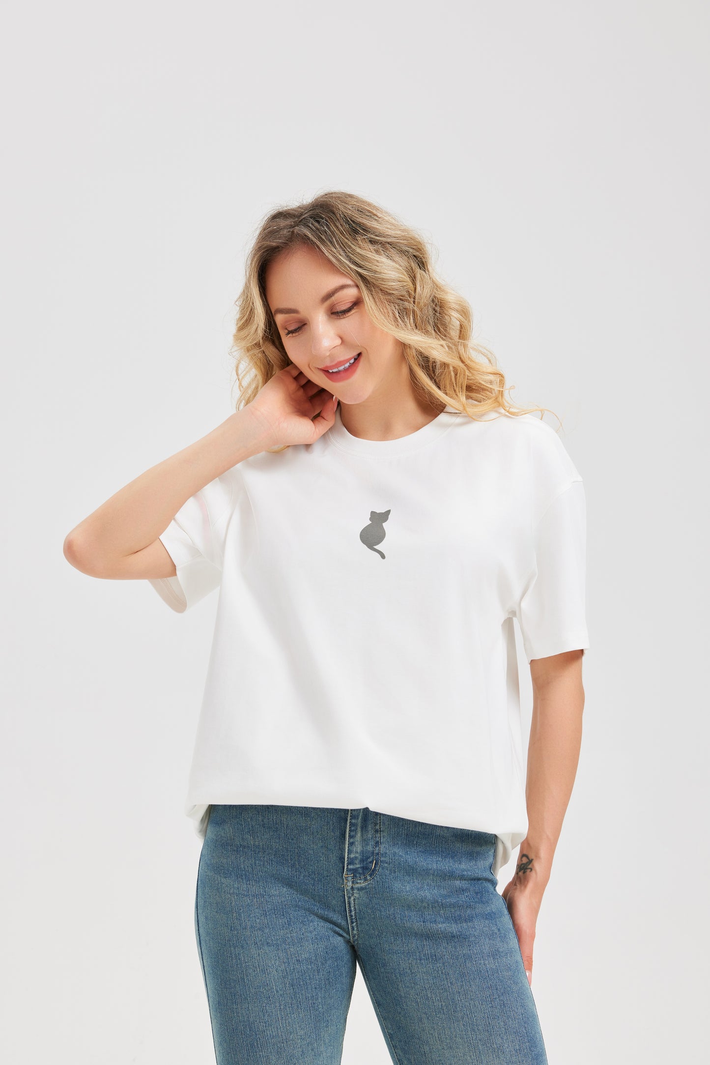 Mitty Women “Little Cat” Graphic Tee